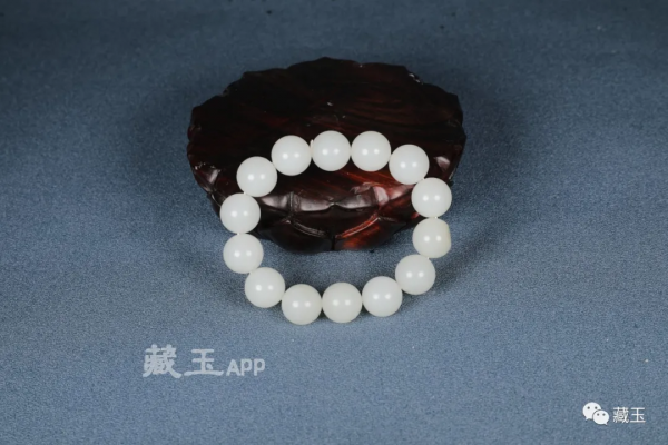 從一條剛剛以142萬成交的籽料手串說起…… 從一條剛剛以142萬成交的籽料手串說起……