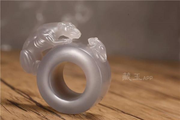 從羊脂白玉到五彩斑斕！原來有色玉種也能成為藏家的心頭好