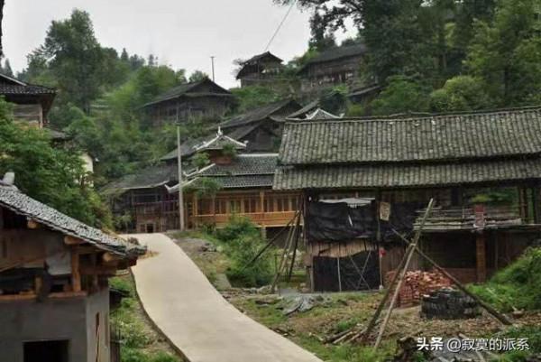 中國最後的&OpenCurlyDoubleQuote;原始部落&rdquo;，盡毀滅於火中