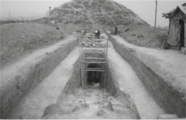 1983年，寧夏發現千年古墓，考古隊挖到一半後塌方，緊急撤離