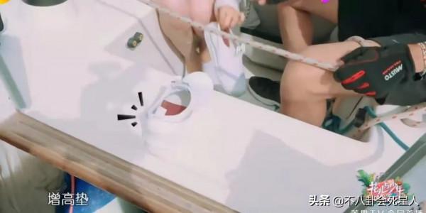 明星身高內卷太嚴重，踩恨天高走紅毯，合影狂墊腳，增高墊好明顯