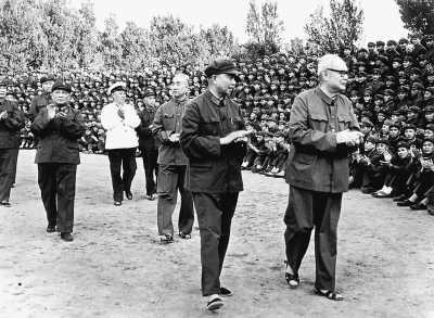 1978年,葉劍英卸任國防部長後,為何由徐向前接任呢? 1978年,葉劍英卸任國防部長後,為何由徐向前接任呢?