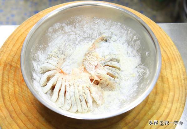 鱸魚別再蒸著吃了,廚師長教你新吃法,一炸一澆汁,外酥裡嫩 鱸魚別再蒸著吃了,廚師長教你新吃法,一炸一澆汁,外酥裡嫩