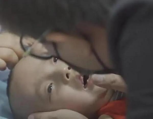 “藥神父親”為救兒子自行製藥，他能成功嗎？已處法律邊緣