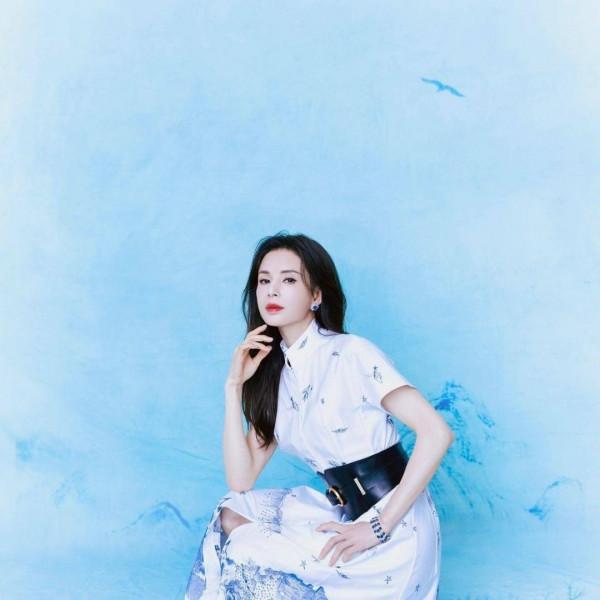 “最經典小龍女”李若彤顏值真保鮮,紫色柔紗裙太明媚,氣質絕了 “最經典小龍女”李若彤顏值真保鮮,紫色柔紗裙太明媚,氣質絕了