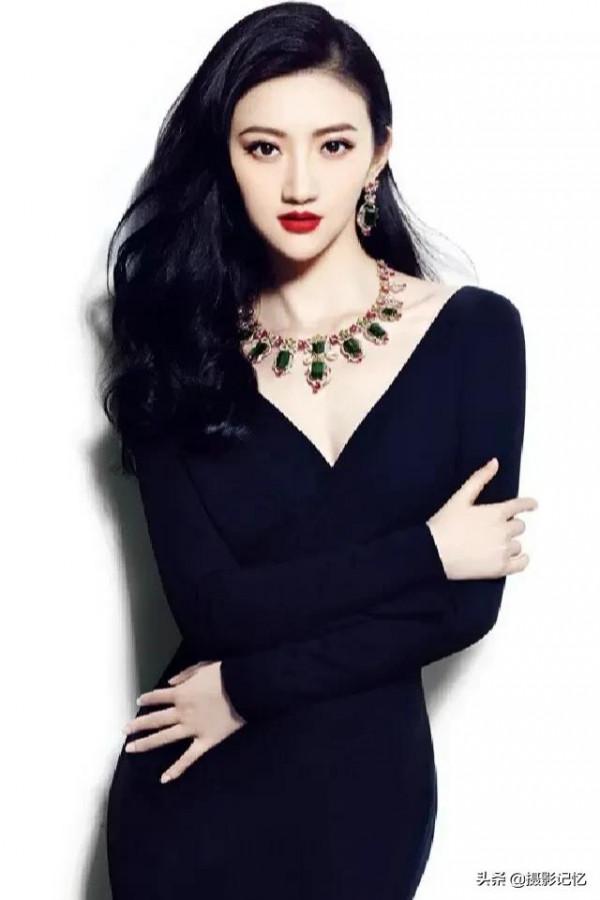 景甜：嚴肅起來也很美