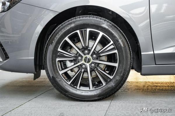 10萬元以內家轎內卷嚴重，2021款榮威i5表現如何？