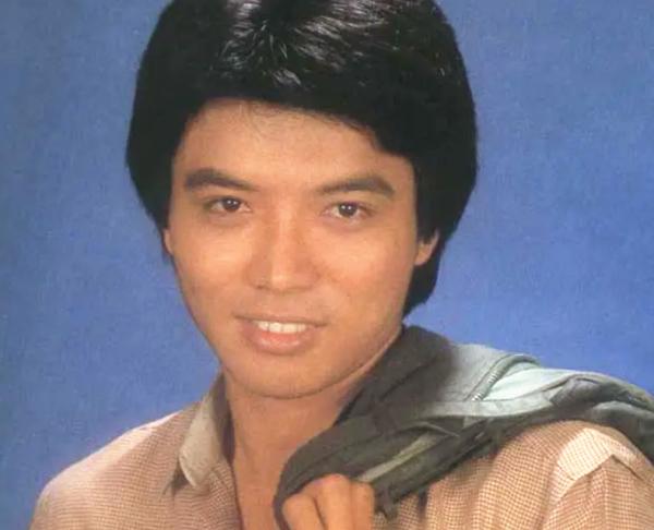 劉雪華前男友復出拍戲!梳大背頭氣場足,66歲經營狗場收入上千萬 劉雪華前男友復出拍戲!梳大背頭氣場足,66歲經營狗場收入上千萬