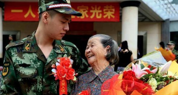 50萬退伍費和事業編工作,哪個更吃香?退伍軍人的選擇默契十足 50萬退伍費和事業編工作,哪個更吃香?退伍軍人的選擇默契十足