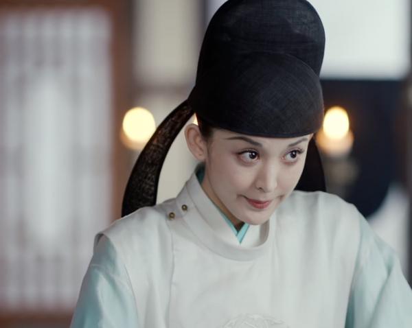 拿高片酬演戲，只會乾瞪眼的塑膠女演員，楊穎在榜上一點也不意外