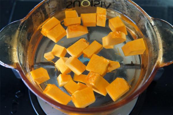 天涼了，早餐有條件多喝“元氣粥”，每週煮幾次，舒服安康好過秋