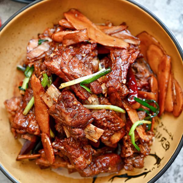 湖南兩道非常火的菜，“薑辣鳳爪”薑辣排骨，下酒又下飯