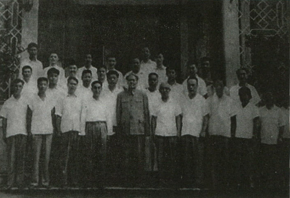 59年毛主席回到韶山,看到父母墳墓破敗,毛主席:不要修,就這樣 59年毛主席回到韶山,看到父母墳墓破敗,毛主席:不要修,就這樣