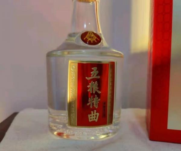 200元左右的5款“宴客酒”，款款都是純糧釀造，好喝不上頭有面子