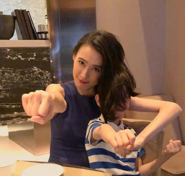 李澤楷前女友“骨相美人”梁洛施高冷美豔，分手後復出依舊亮眼