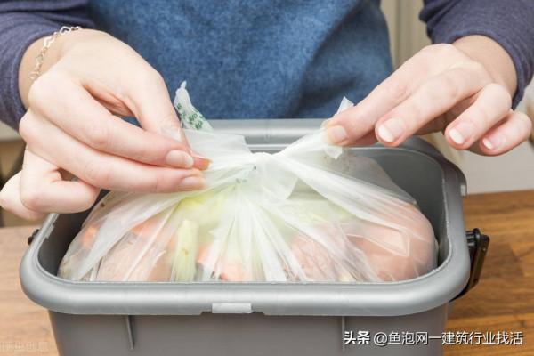 為什麼不能用塑膠袋裝油？就算沒破，油也會從塑膠袋裡滲出來