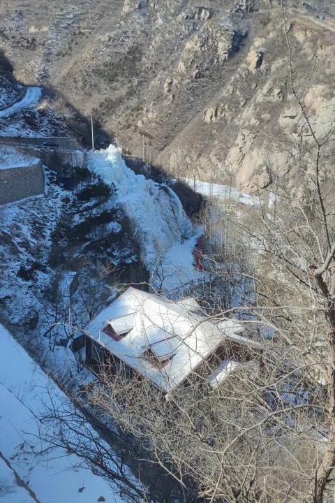 緊緊抓住冬天的尾巴 到嶺角(靈溪)來看冰瀑