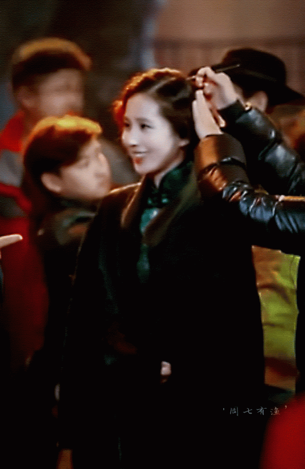 劉詩詩這套旗袍自帶一種妖冶病嬌的味道