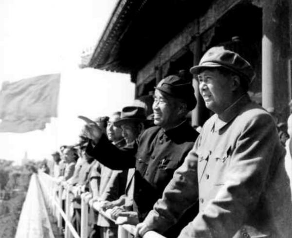 葉挺之妻李秀文，因顏值超高被稱校花，18歲時嫁葉挺二人共育9子