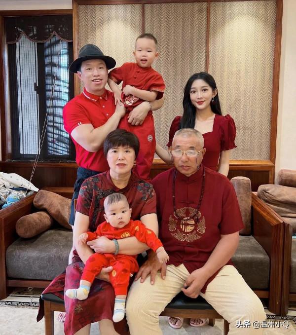 明星們新年曬全家福,其樂融融,幸福得讓人羨慕 明星們新年曬全家福,其樂融融,幸福得讓人羨慕