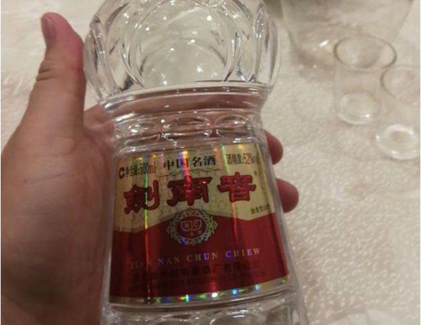 春節期間，最受歡迎的6款白酒，家家飯桌上都有，你家的是哪款？