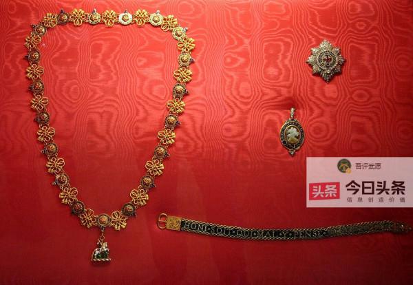 女王新年授勳，王儲妻子、前首相赫然在目，該普及嘉德勳章知識了