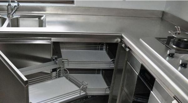 在老爸的堅持下,櫥櫃檯面安裝不鏽鋼,使用2年,只能說真香 在老爸的堅持下,櫥櫃檯面安裝不鏽鋼,使用2年,只能說真香