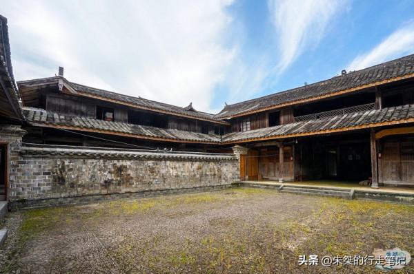 泰順歷史最悠久的古村，有堪稱絕唱的卵石地鋪，還有中國木雕瑰寶