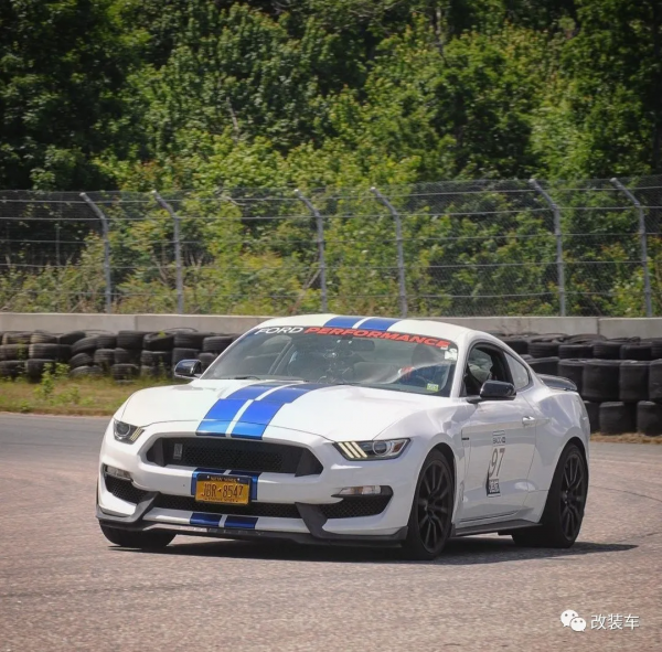 真V8後驅手動擋Shelby GT350,526馬力車主還覺得不大? 真V8後驅手動擋Shelby GT350,526馬力車主還覺得不大?