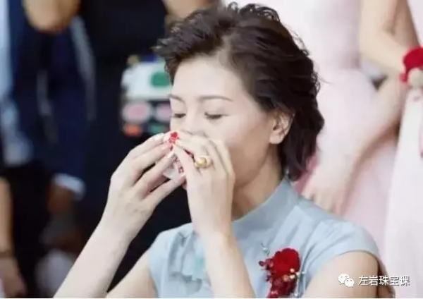 冬日提升氣質必備!南洋金珠到底是什麼來頭? 冬日提升氣質必備!南洋金珠到底是什麼來頭?