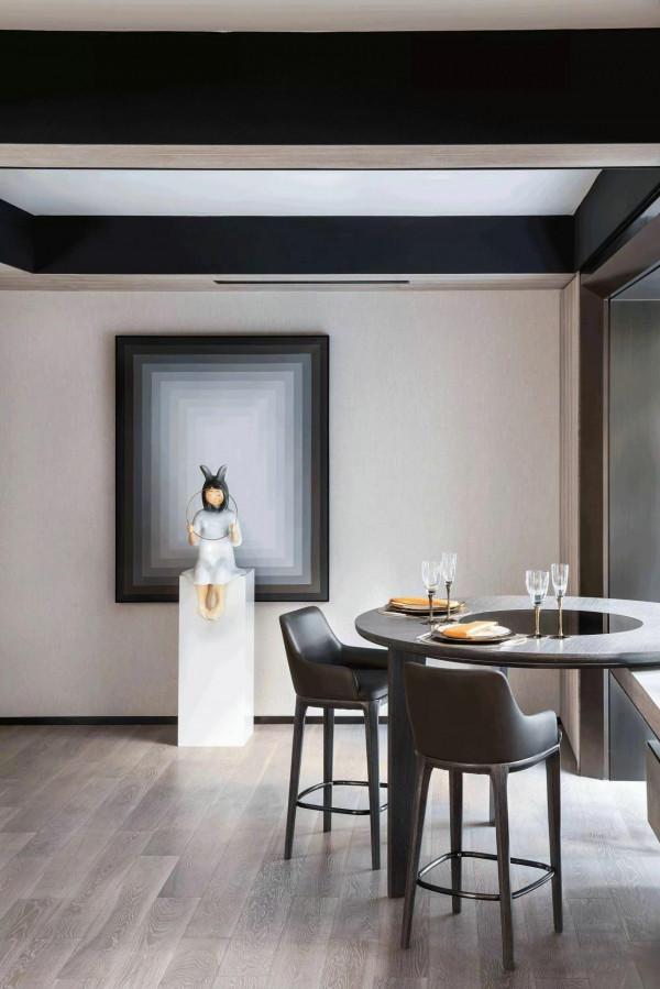 現代裝修案例三居室150平米