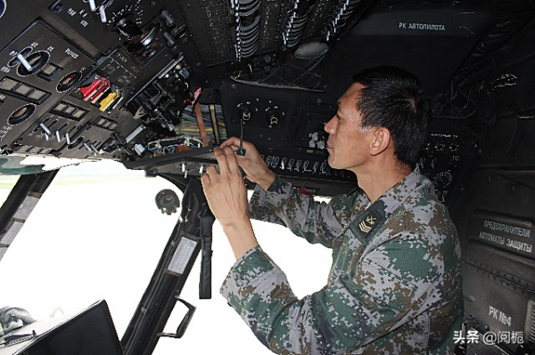 敢叫板外國專家，部隊為留住他改士官編制，公司40萬年薪挖人遭拒