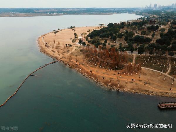 投資23億元的長沙人工湖,6000畝湖面煙波浩渺,十分靜謐安詳 投資23億元的長沙人工湖,6000畝湖面煙波浩渺,十分靜謐安詳