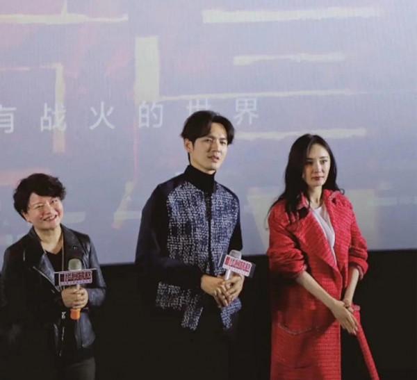 45歲鍾漢良同框小12歲楊冪,一個像少年,一個穿1萬長靴好搶眼 45歲鍾漢良同框小12歲楊冪,一個像少年,一個穿1萬長靴好搶眼