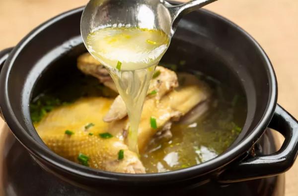 尚堯鐵鍋小公雞，麻辣鮮香，滋味醇厚，越吃越香