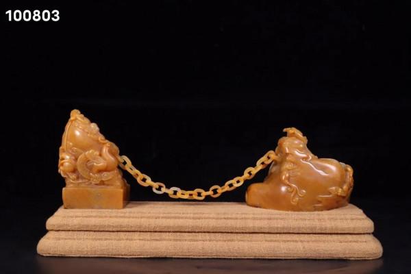 迴流：極品老壽山田黃石雕“群螭獻寶”二聯章。規格：1長10釐米