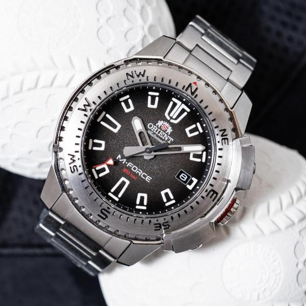 雨神魅力 席捲腕間蕭敬騰佩戴ORIENT東方雙獅腕錶拍攝雜誌大片 雨神魅力 席捲腕間蕭敬騰佩戴ORIENT東方雙獅腕錶拍攝雜誌大片