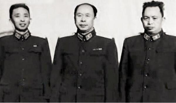 1955年授銜時，軍委讓一人自己填寫軍銜，他寫下“中將”