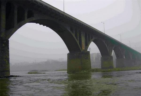 專家口中的危橋，380公斤炸藥引爆後，炸出了一群“偽專家”