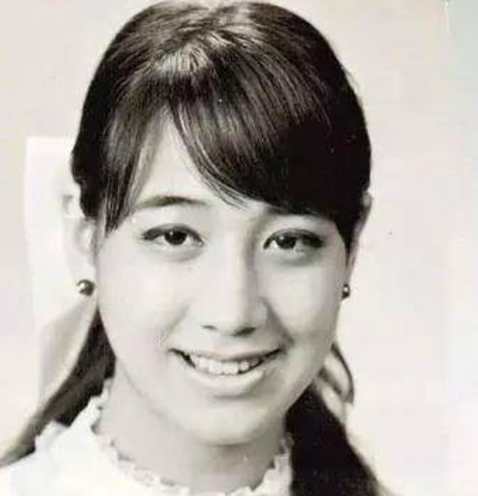 賭王長女何超英：從“最美千金”到“精神失常”，是誰害了她？