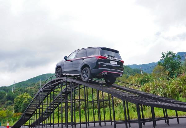 18萬!5米長帶大梁 還有2.0T柴油機 上汽大通MAXUS D90 Pro驚到我了! 18萬!5米長帶大梁 還有2.0T柴油機 上汽大通MAXUS D90 Pro驚到我了!