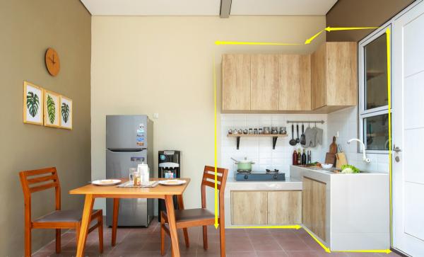 看了這個2㎡轉角廚房，發現相當省地方，上下雙櫥櫃收納只多不少