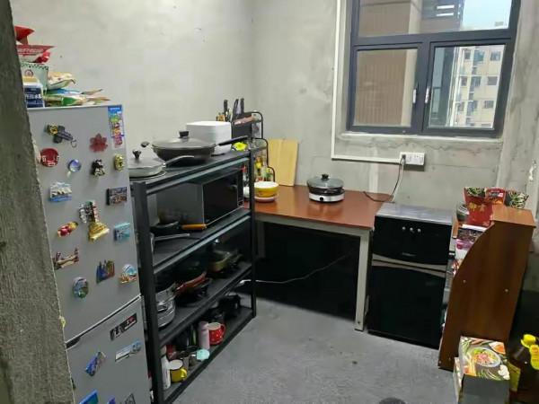 90後情侶入住毛坯房3年，入住毛坯房，他們覺得很快樂