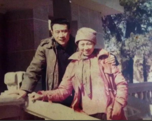 李雪健：患癌18年，脖子潰爛、痛不欲生，妻子一舉動讓他重新振作