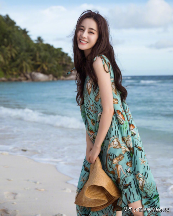 會穿的女人早就拋棄闊腿褲了,今年最火的是“膝下裙”,顯高顯瘦 會穿的女人早就拋棄闊腿褲了,今年最火的是“膝下裙”,顯高顯瘦