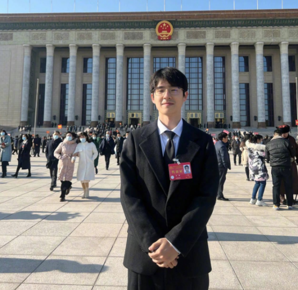 劉昊然現身文代會,氣質溫文爾雅,不愧是體制內相親物件的天花板 劉昊然現身文代會,氣質溫文爾雅,不愧是體制內相親物件的天花板