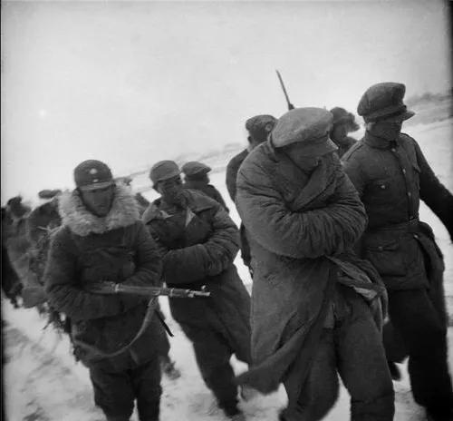 王必成攻打74師師部，到孟良崮頂已無路，一老鄉說：我給你們帶路