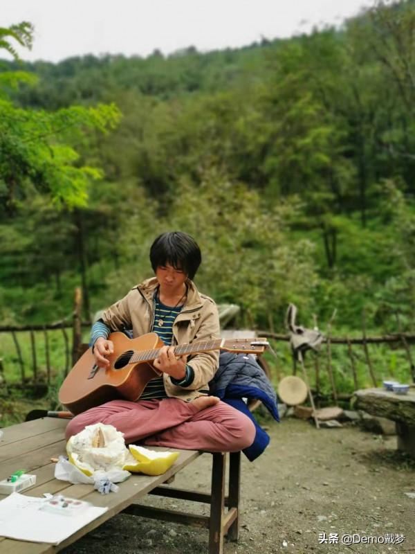 奇人在大理：初二輟學的登讓，終南山獨居六年後又來大理搞音樂
