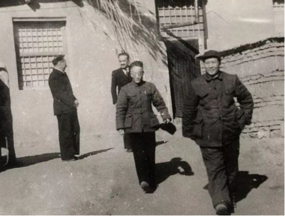 49年斯大林在蘇聯見到毛主席，握住他的手：你很年輕，很了不起