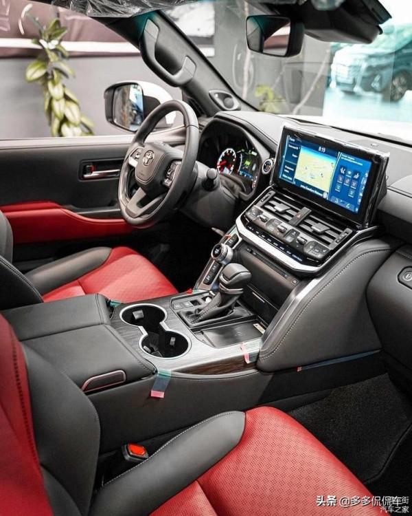 威武霸氣“大將軍”,全新豐田蘭德酷路澤實車,後排配雙屏 威武霸氣“大將軍”,全新豐田蘭德酷路澤實車,後排配雙屏